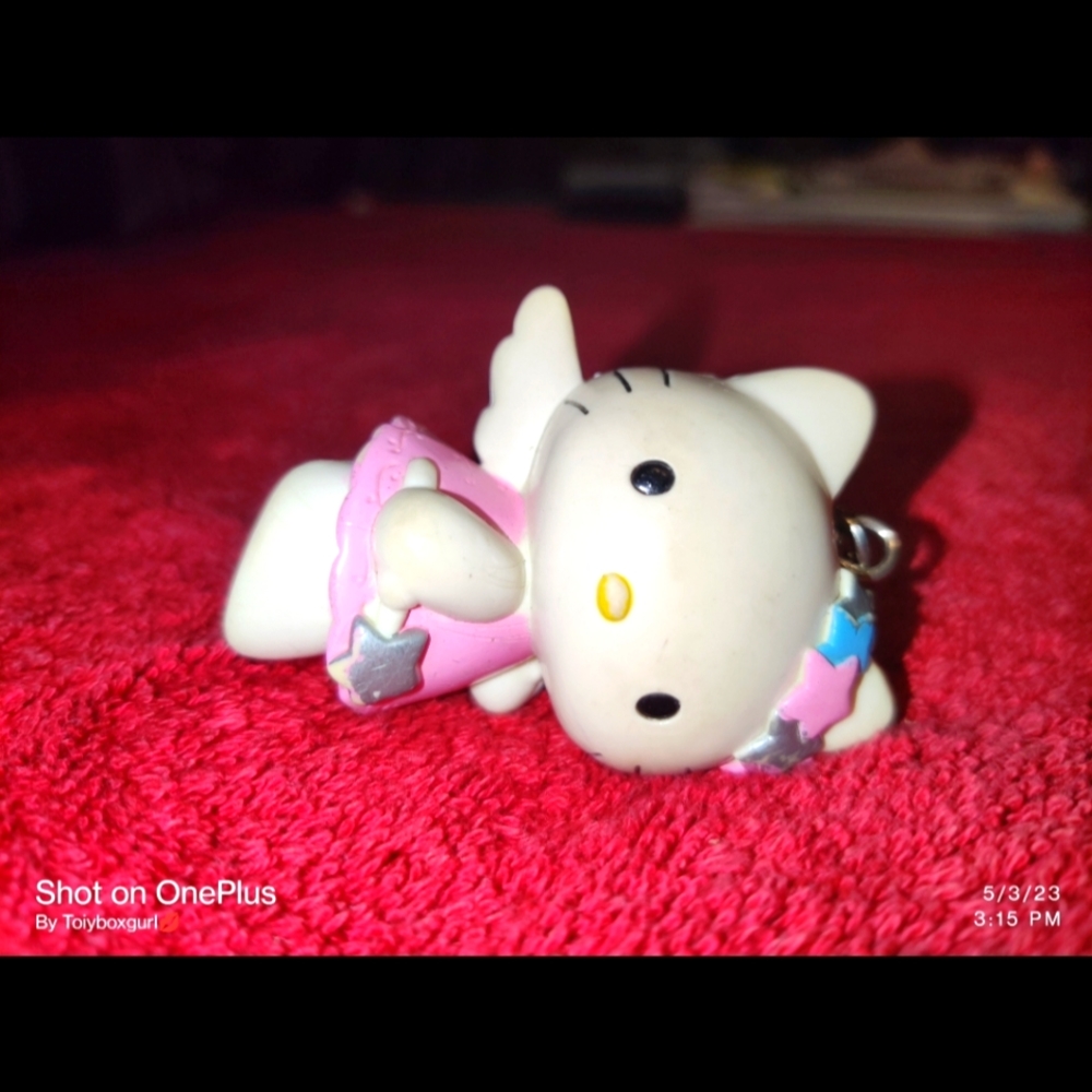 1997 vintage HELLO KITTY Keychain. Has weight